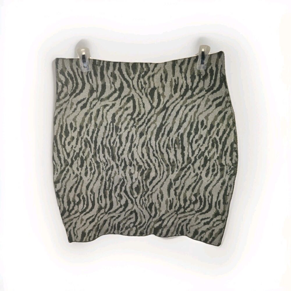 Royalty by Maluma Women's Green Jacquard Mini Sweater Skirt Size L - Picture 2 of 6